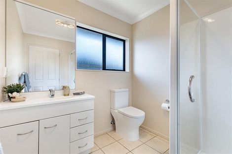 Photo of property in 11 Lieshout Way, Pukekohe, 2120