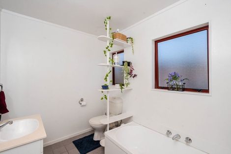 Photo of property in 21 Kentwood Drive, Woodridge, Wellington, 6037