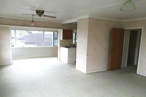 Photo of property in 3/69 Royal View Road, Te Atatu South, Auckland, 0610