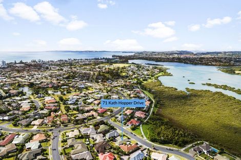 Photo of property in 71 Kath Hopper Drive, Orewa, 0931