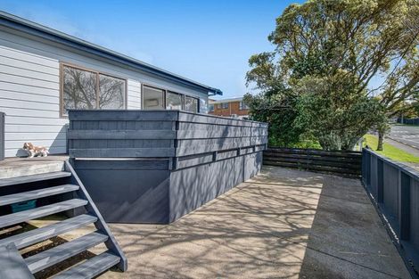 Photo of property in 13 Red Beach Road, Red Beach, 0932