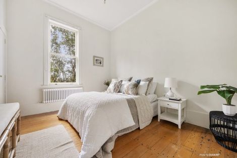 Photo of property in 21 The Parade, Island Bay, Wellington, 6023