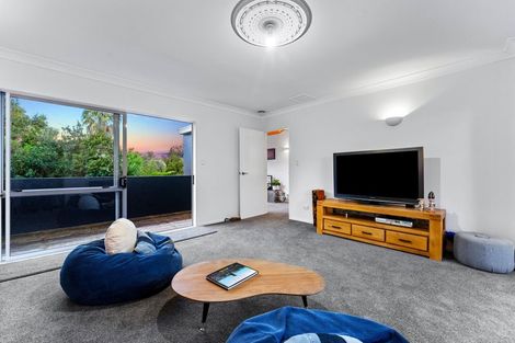 Photo of property in 2/962 Beach Road, Torbay, Auckland, 0630