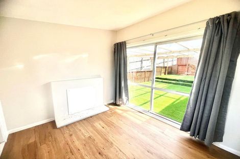 Photo of property in 16 Savoy Road, Glen Eden, Auckland, 0602