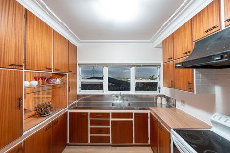 Photo of property in 1a Wakeling Avenue, Te Atatu South, Auckland, 0610