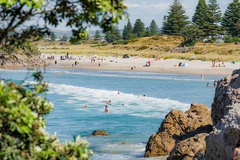 Photo of property in 39 Marine Parade, Mount Maunganui, 3116