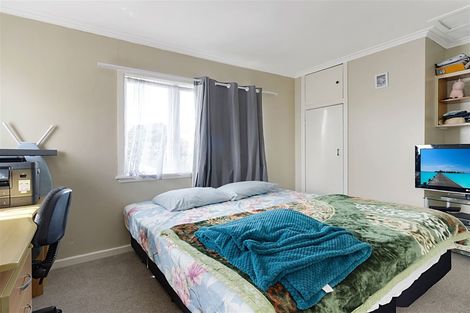 Photo of property in 82 Lincoln Park Avenue, Massey, Auckland, 0614