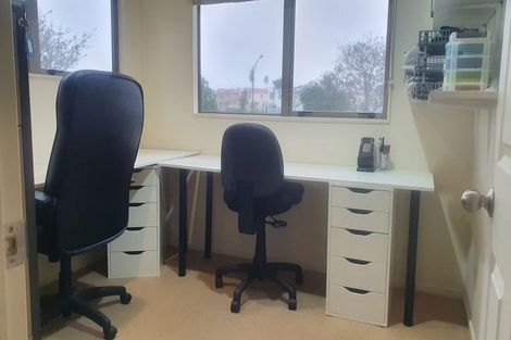 Photo of property in 10 Longbush Road, Te Atatu Peninsula, Auckland, 0610