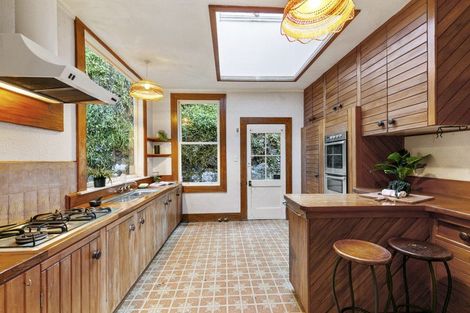 Photo of property in 61 Garden Road, Northland, Wellington, 6012