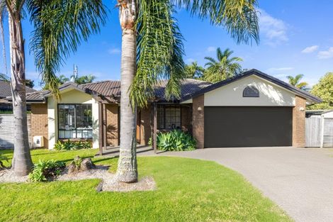 Photo of property in 33 Admirals Court Drive, Greenhithe, Auckland, 0632