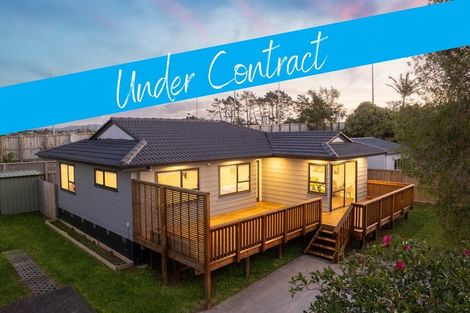 Photo of property in 2/17 Landsdale Place, Massey, Auckland, 0614