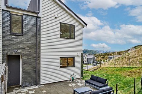 Photo of property in 33 Holystone Road, Whitby, Porirua, 5024