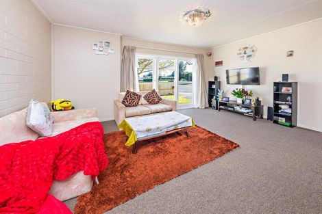 Photo of property in 15 Elm Street, Waiuku, 2123