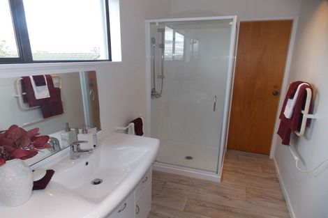 Photo of property in 16 Willowstream Grove, Cloverlea, Palmerston North, 4412