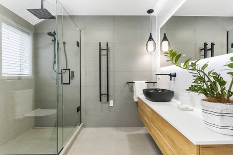 Photo of property in 6 Stephanie Close, Glenfield, Auckland, 0629