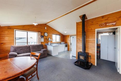 Photo of property in Build Inn, 1942 Parewanui Road, Parewanui, Bulls, 4894