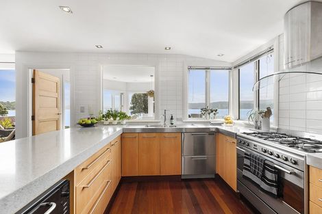 Photo of property in 353 Karaka Bay Road, Karaka Bays, Wellington, 6022