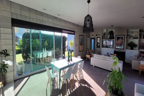 Photo of property in 28 Veale Road, Frankleigh Park, New Plymouth, 4310