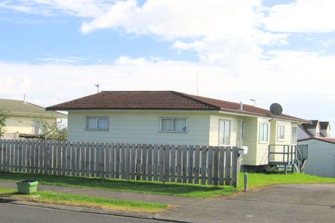 Photo of property in 1/13 Greenstone Place, Clover Park, Auckland, 2019