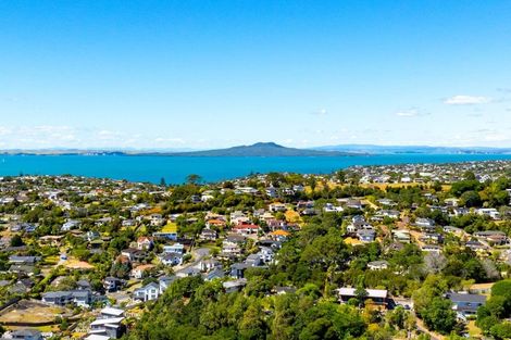 Photo of property in 102 Arran Road, Browns Bay, Auckland, 0630