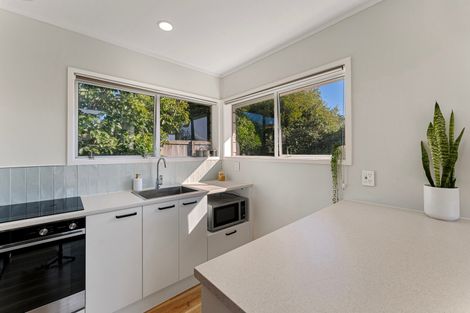 Photo of property in 2/14 Kingussie Place, Highland Park, Auckland, 2010