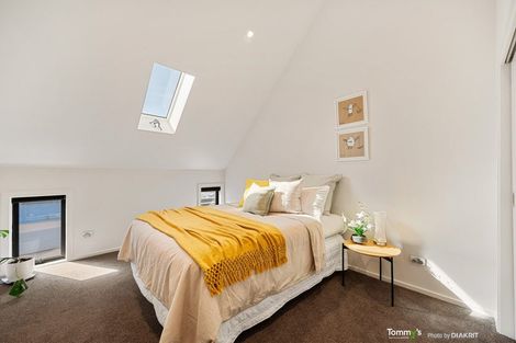 Photo of property in 32 Lyall Parade, Lyall Bay, Wellington, 6022