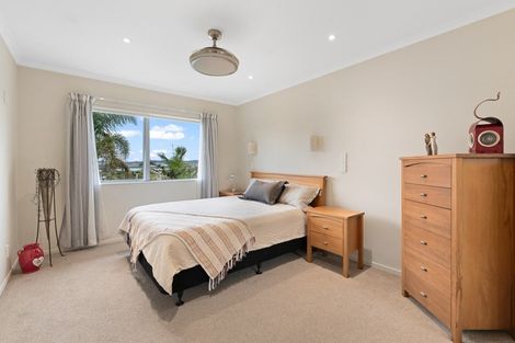 Photo of property in 37 Rosario Crescent, Red Beach, 0932