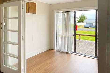 Photo of property in 29 Nelson Street, Foxton Beach, Foxton, 4815
