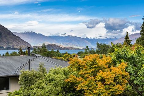 Photo of property in 18 Hunter Crescent, Wanaka, 9305