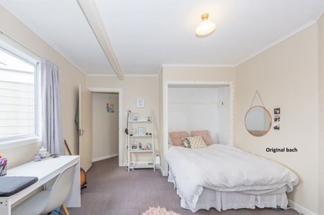 Photo of property in 32 Pohutukawa Avenue, Red Beach, 0932