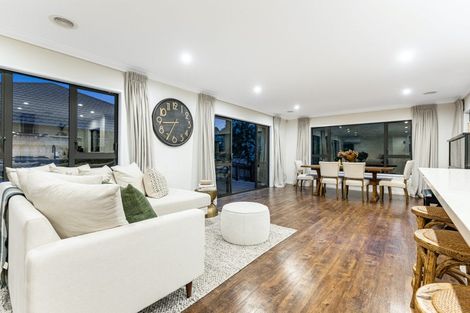 Photo of property in 8 Tararua Close, Aotea, Porirua, 5024