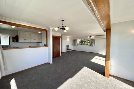 Photo of property in 6 Higham Ferrers Place, Red Beach, 0932