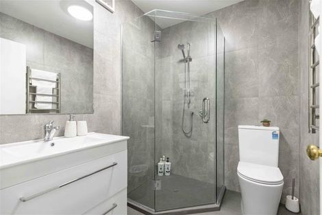 Photo of property in 39/37 Hallenstein Street, Queenstown, 9300