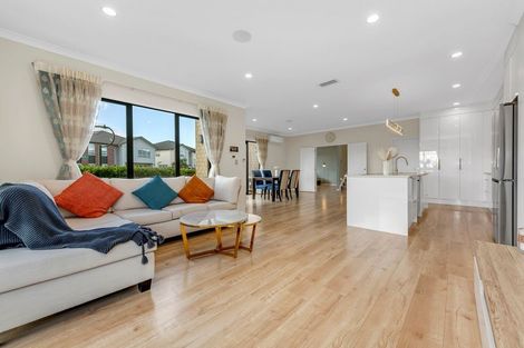 Photo of property in 9 Cloonlyon Drive, Flat Bush, Auckland, 2019