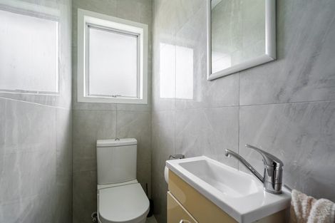 Photo of property in 52 Ayton Drive, Totara Vale, Auckland, 0629