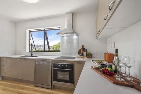 Photo of property in 254a East Coast Road, Forrest Hill, Auckland, 0620