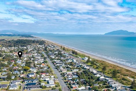 Photo of property in 8 Manuka Street, Otaki Beach, Otaki, 5512