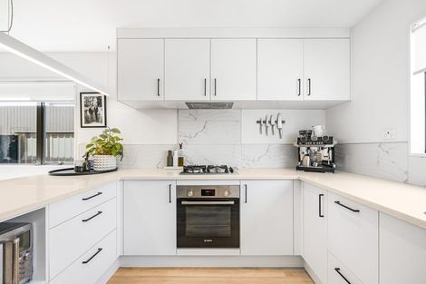 Photo of property in 14b Kelwyn Road, Kelston, Auckland, 0602