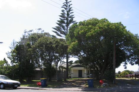 Photo of property in 35 Birkdale Road, Birkdale, Auckland, 0626