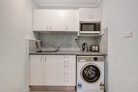 Photo of property in 32 Unsworth Drive, Unsworth Heights, Auckland, 0632