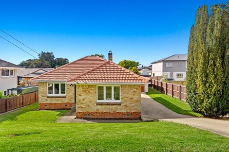 Photo of property in 1/66 Clevedon Road, Papakura, 2110