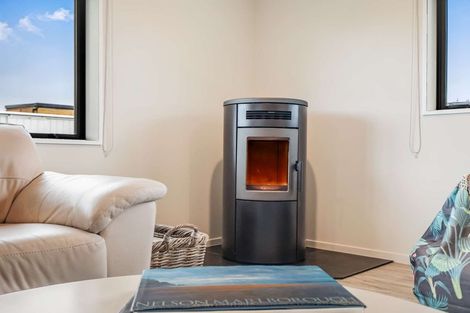 Photo of property in 4 Greenwood Place, Amberley, 7410