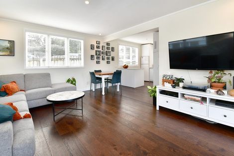 Photo of property in 2 Matai Road, Stanmore Bay, Whangaparaoa, 0932