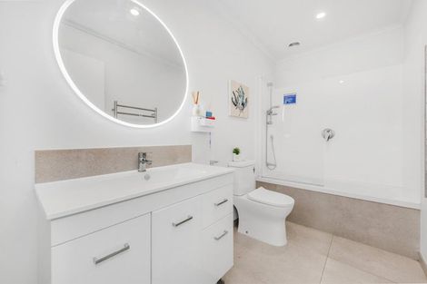 Photo of property in 9 Whareatua Avenue, Takanini, 2112