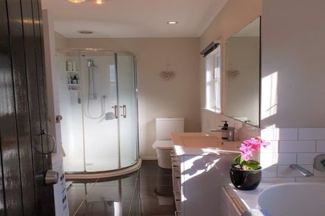 Photo of property in 10 Valley Road, Waiuku, 2123