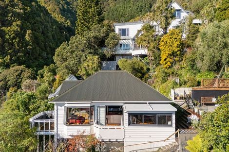Photo of property in 32 Rona Street, Eastbourne, Lower Hutt, 5013