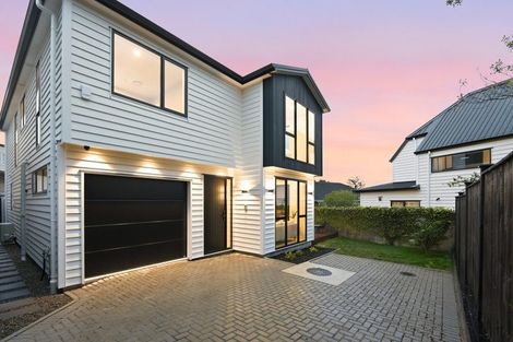 Photo of property in 8c Catalina Crescent, Forrest Hill, Auckland, 0620