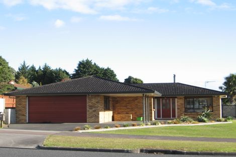 Photo of property in 14 Charles Prevost Drive, The Gardens, Auckland, 2105