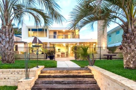 Photo of property in 96 Tindalls Bay Road, Tindalls Beach, Whangaparaoa, 0930