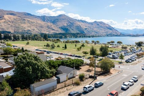 Photo of property in 33 Dungarvon Street, Wanaka, 9305